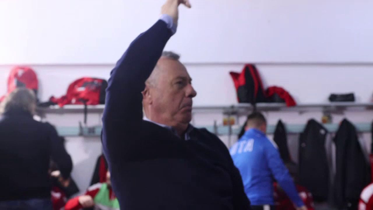 Explozie de bucurie după UTA - Dinamo! Mircea Rednic a fost sufletul petrecerii în vestiar_2