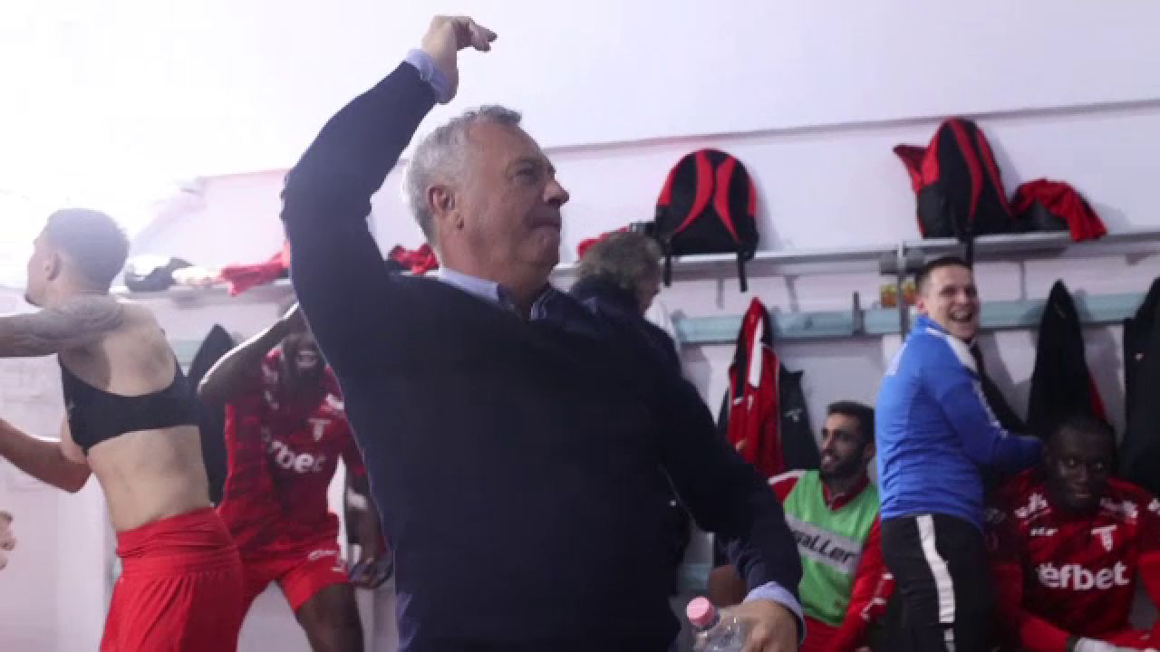 Explozie de bucurie după UTA - Dinamo! Mircea Rednic a fost sufletul petrecerii în vestiar_5