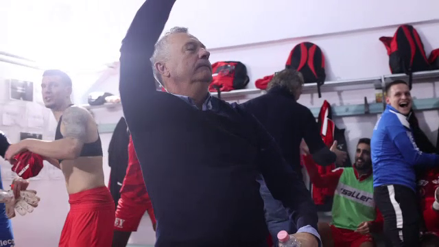 Explozie de bucurie după UTA - Dinamo! Mircea Rednic a fost sufletul petrecerii în vestiar_6