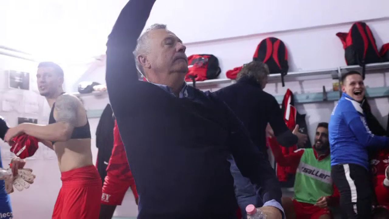 Explozie de bucurie după UTA - Dinamo! Mircea Rednic a fost sufletul petrecerii în vestiar_6