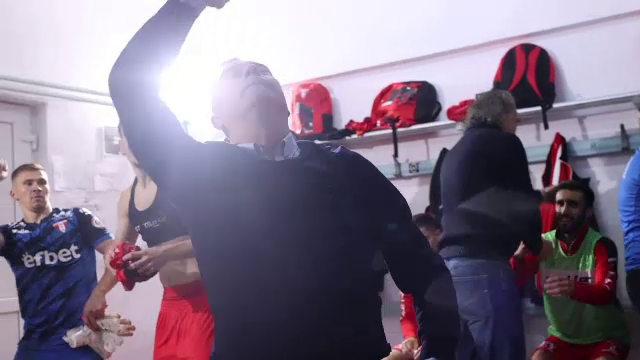 Explozie de bucurie după UTA - Dinamo! Mircea Rednic a fost sufletul petrecerii în vestiar_7