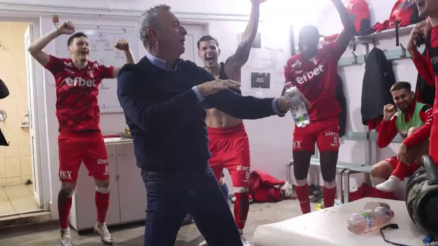 Explozie de bucurie după UTA - Dinamo! Mircea Rednic a fost sufletul petrecerii &icirc;n vestiar