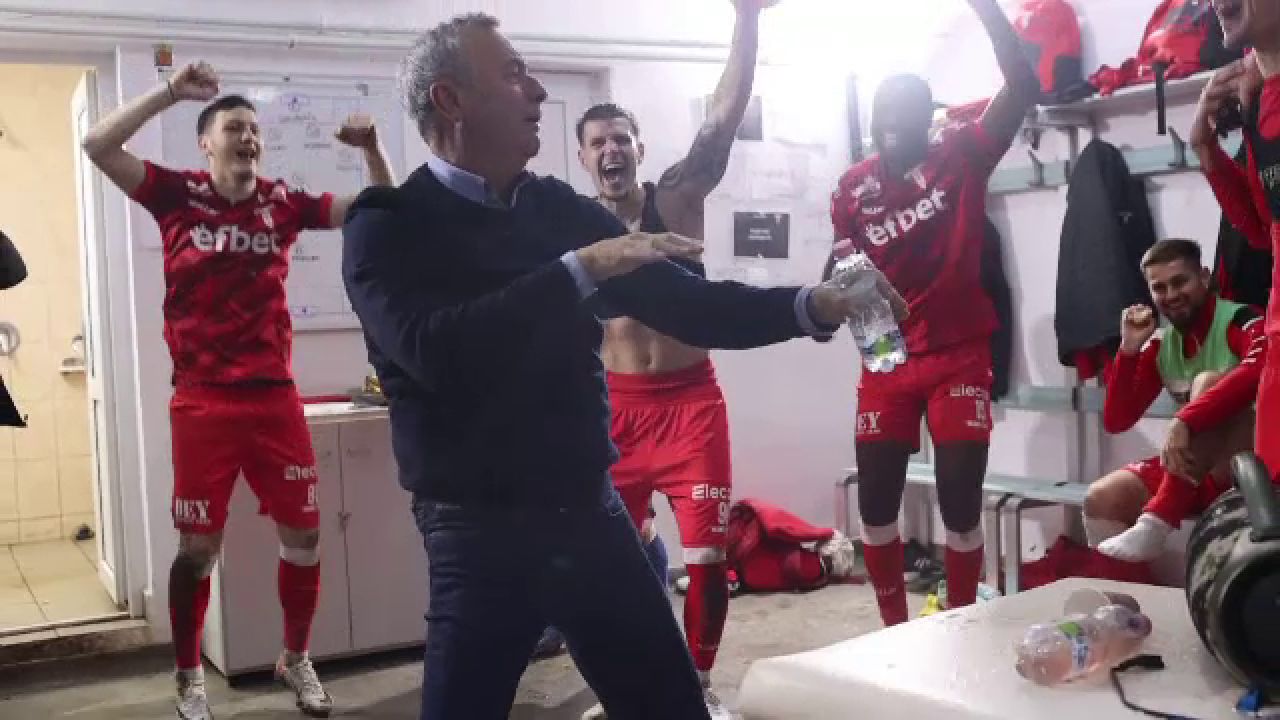 Explozie de bucurie după UTA - Dinamo! Mircea Rednic a fost sufletul petrecerii în vestiar_1