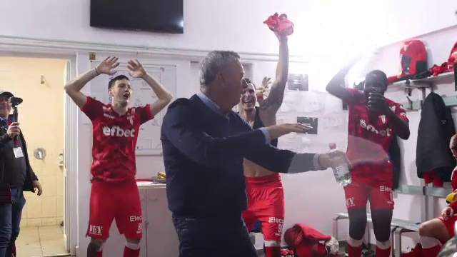 Explozie de bucurie după UTA - Dinamo! Mircea Rednic a fost sufletul petrecerii în vestiar_14