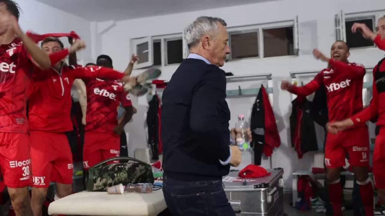 Explozie de bucurie după UTA - Dinamo! Mircea Rednic a fost sufletul petrecerii în vestiar_20