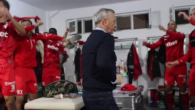 Explozie de bucurie după UTA - Dinamo! Mircea Rednic a fost sufletul petrecerii în vestiar_21