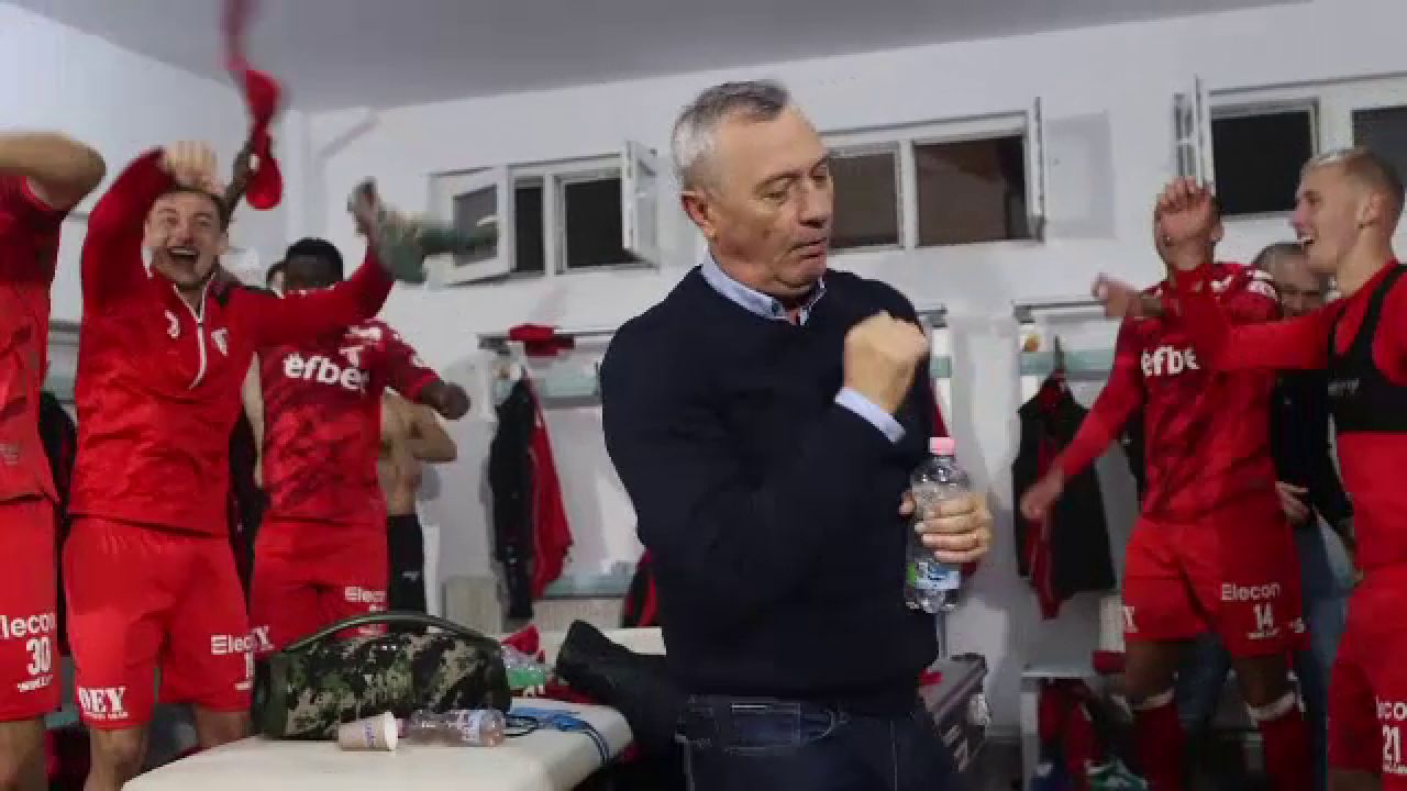 Explozie de bucurie după UTA - Dinamo! Mircea Rednic a fost sufletul petrecerii în vestiar_22