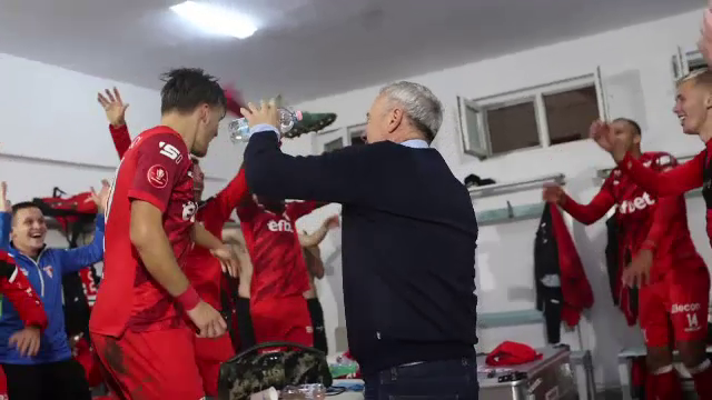 Explozie de bucurie după UTA - Dinamo! Mircea Rednic a fost sufletul petrecerii în vestiar_26