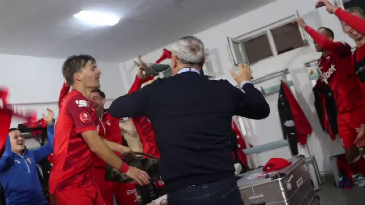 Explozie de bucurie după UTA - Dinamo! Mircea Rednic a fost sufletul petrecerii în vestiar_27
