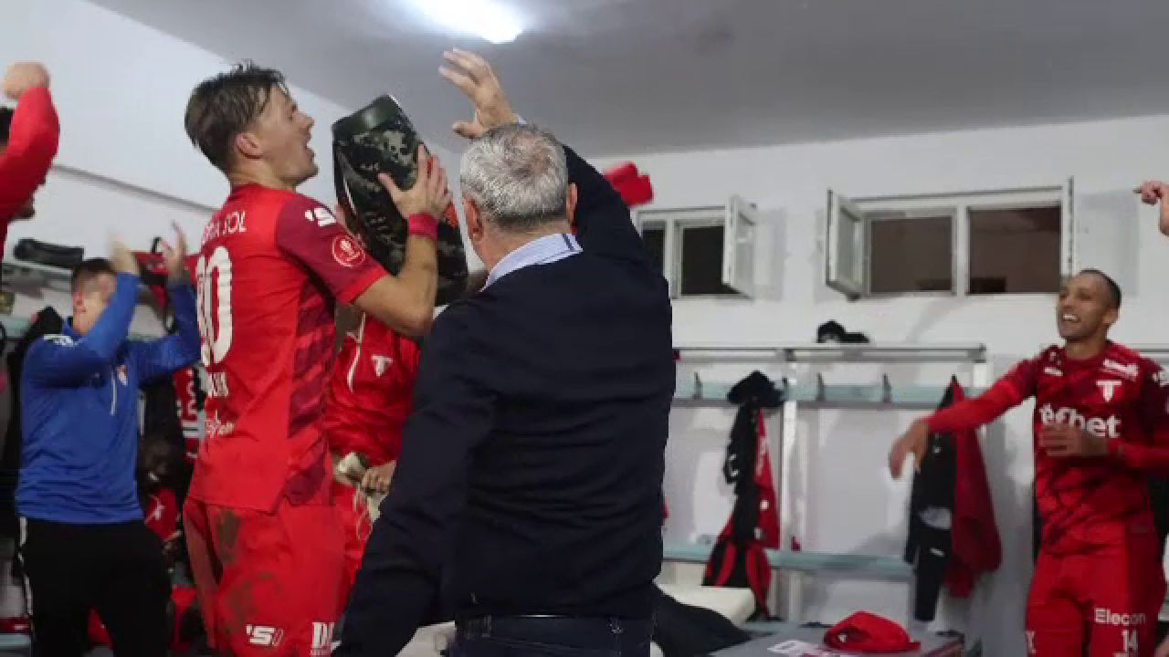 Explozie de bucurie după UTA - Dinamo! Mircea Rednic a fost sufletul petrecerii în vestiar_29