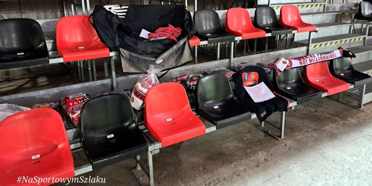 Echipa fondată de un român din Polonia a jucat cu United of Manchester: au început luni, au încheiat marți la prânz!_3