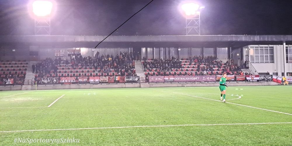 Echipa fondată de un român din Polonia a jucat cu United of Manchester: au început luni, au încheiat marți la prânz!_6