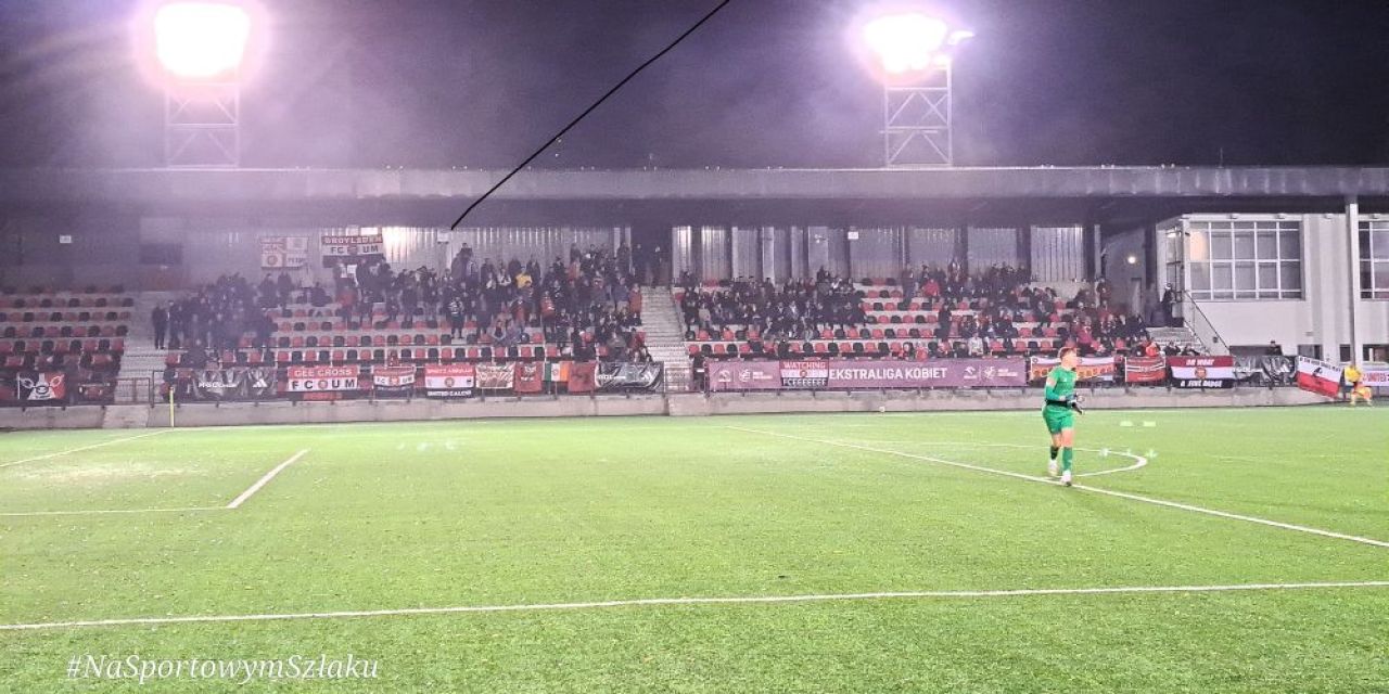 Echipa fondată de un român din Polonia a jucat cu United of Manchester: au început luni, au încheiat marți la prânz!_6