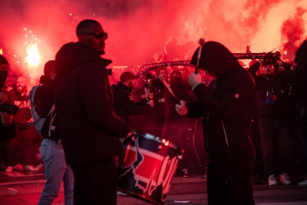 Fanii PSG au luat cu asalt Milano! Cum arată Piața Catedralei_5
