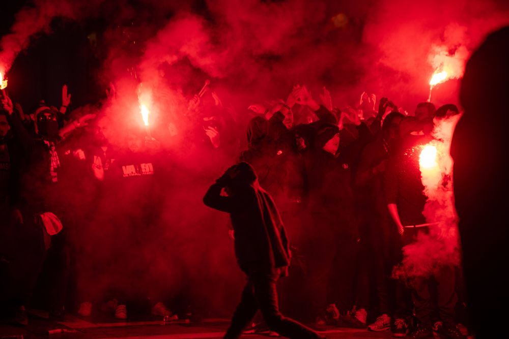 Fanii PSG au luat cu asalt Milano! Cum arată Piața Catedralei_8