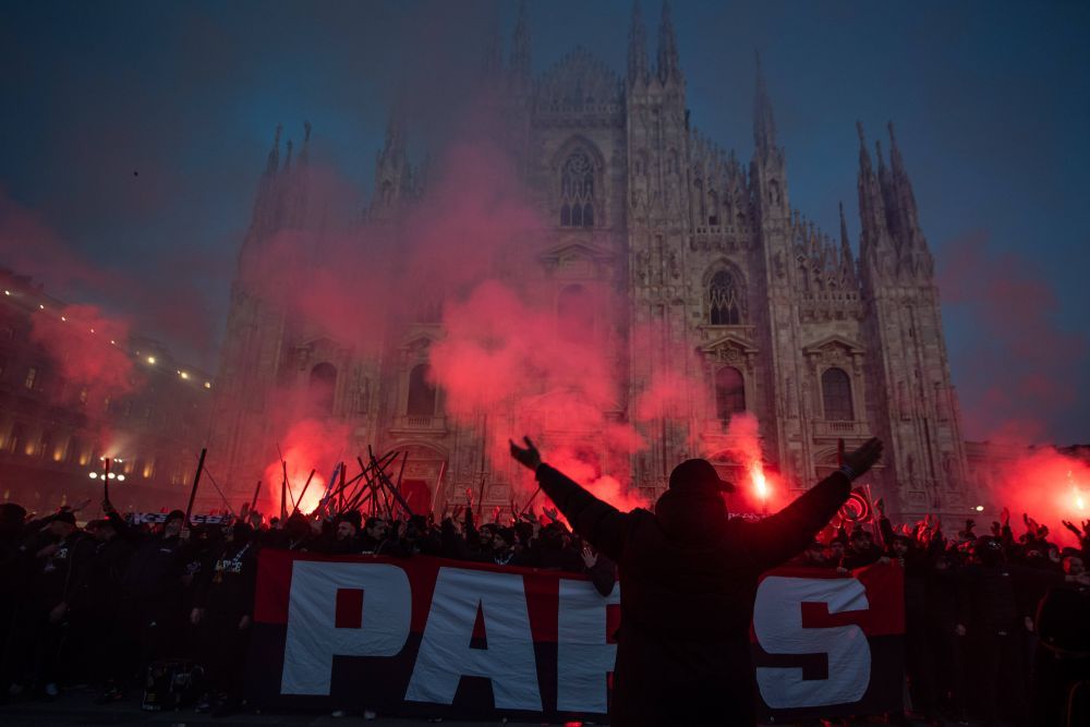 Fanii PSG au luat cu asalt Milano! Cum arată Piața Catedralei_1