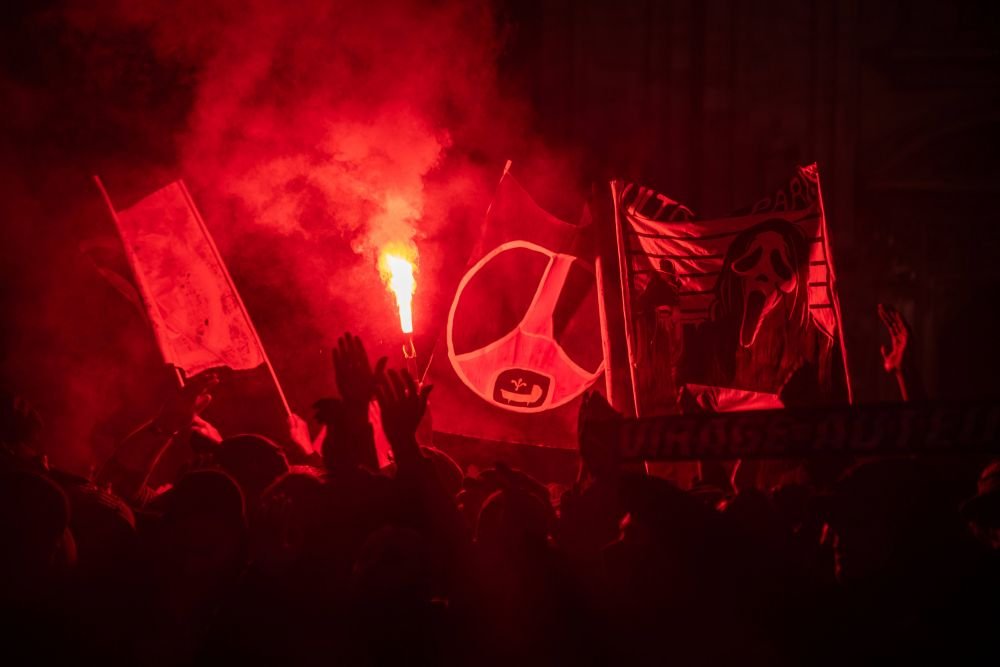 Fanii PSG au luat cu asalt Milano! Cum arată Piața Catedralei_15