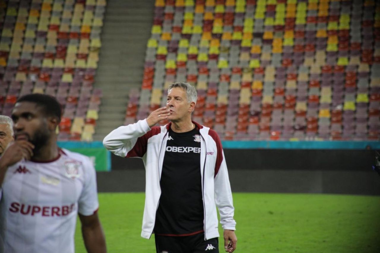 „Îl iubim, îl respectăm! Nu ați văzut cum aleargă pe Giulești când marchează echipa?” Cristiano Bergodi i-a cucerit pe fani_4