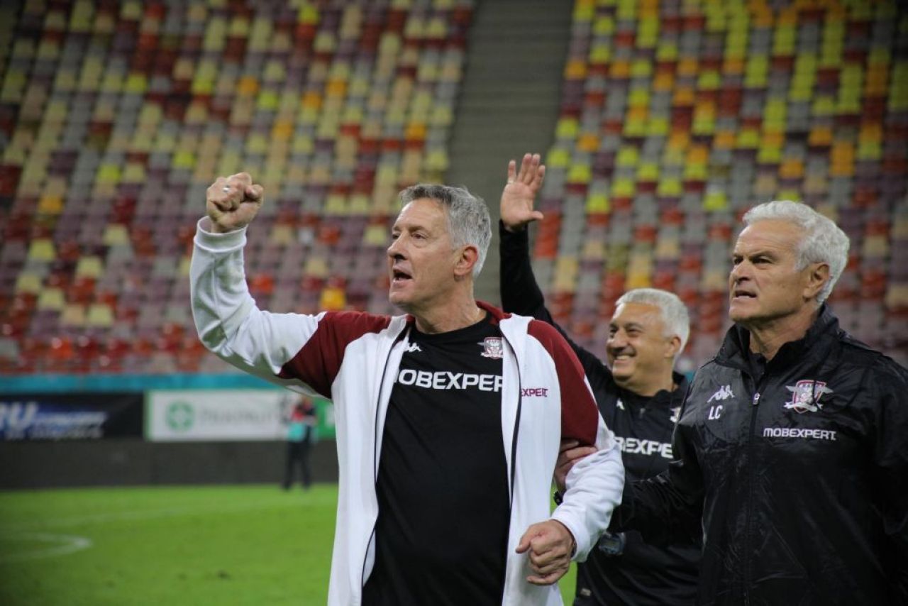 „Îl iubim, îl respectăm! Nu ați văzut cum aleargă pe Giulești când marchează echipa?” Cristiano Bergodi i-a cucerit pe fani_5