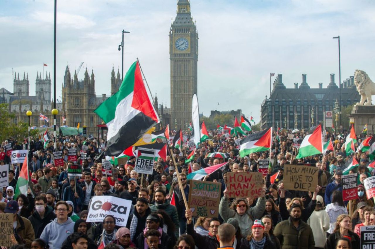 Polițiștii englezi se așteaptă la lupte de stradă în Londra între huliganii englezi și protestatarii anti-Israel!_6