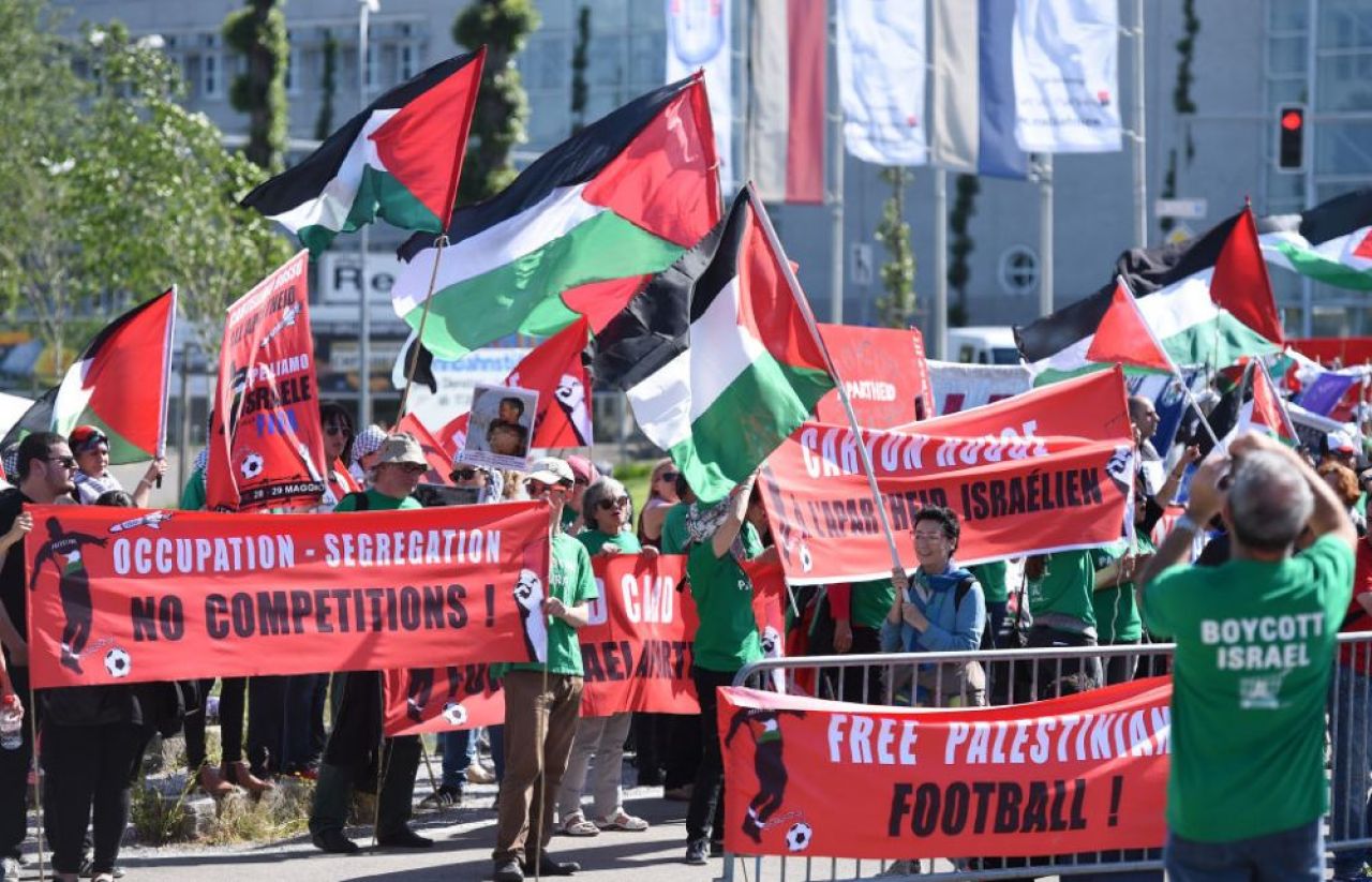 Polițiștii englezi se așteaptă la lupte de stradă în Londra între huliganii englezi și protestatarii anti-Israel!_18