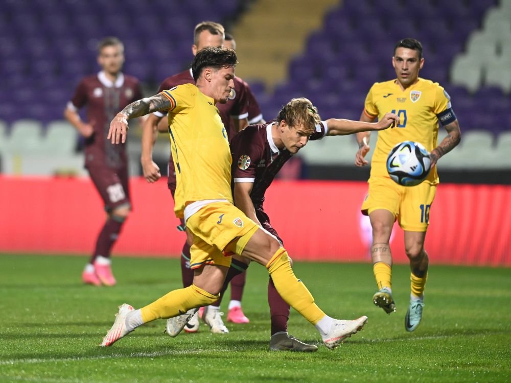 OUT de la națională! Cel mai &icirc;n formă fotbalist al Rom&acirc;niei s-a accidentat