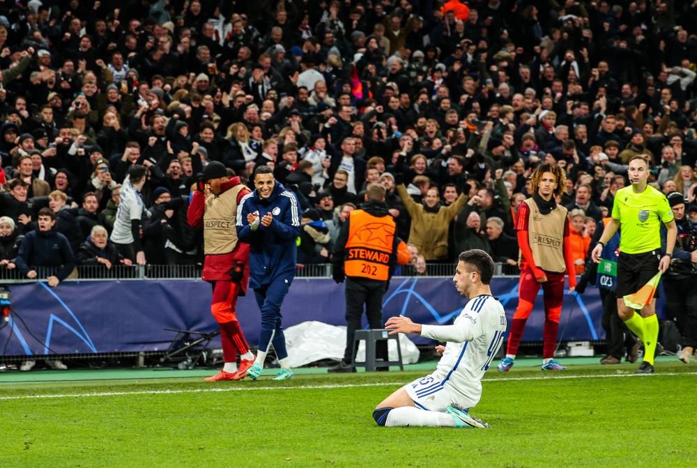 Eroul neprevăzut: puștiul care a fugit de război și acum a răpus-o pe Manchester United în Champions League_5