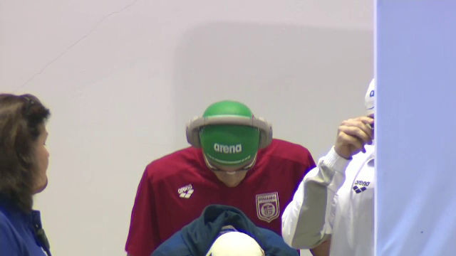 „Nu am de gând să concurez pentru Africa de Sud!” David Popovici, pus pe glume după ce a luat medalia de aur la Campionatul Național de Înot în bazin scurt _3