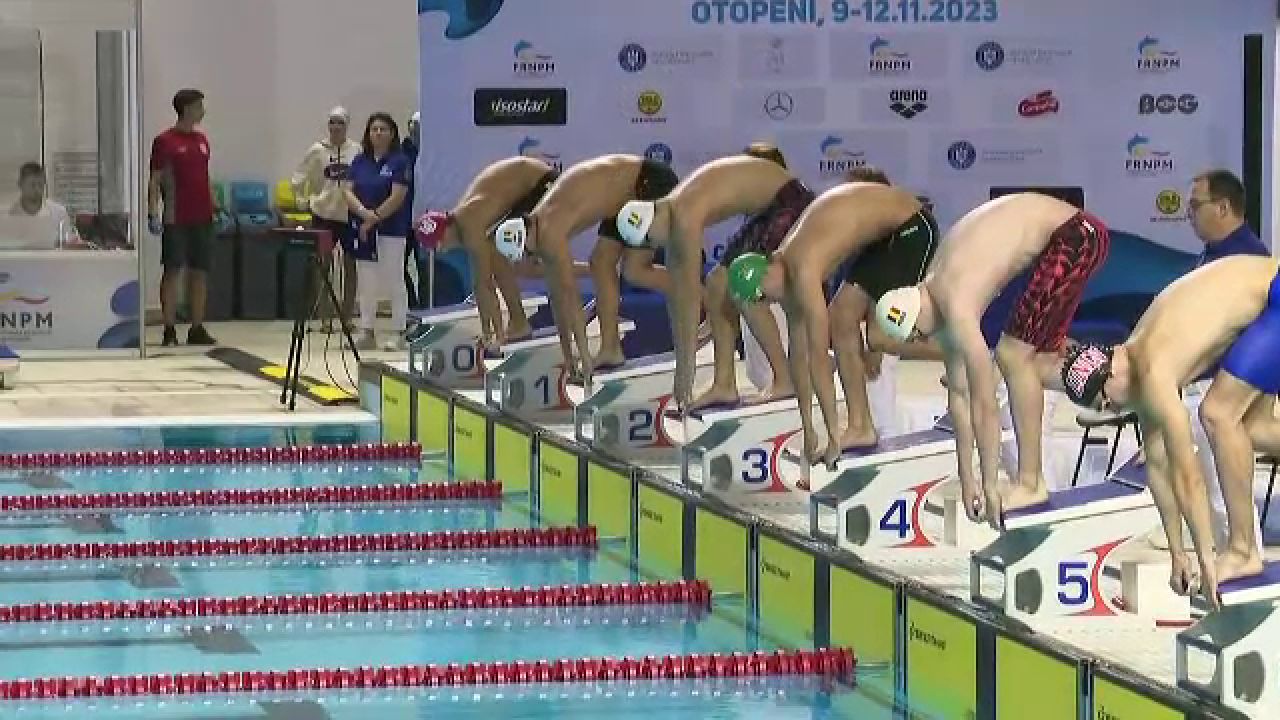 „Nu am de gând să concurez pentru Africa de Sud!” David Popovici, pus pe glume după ce a luat medalia de aur la Campionatul Național de Înot în bazin scurt _18