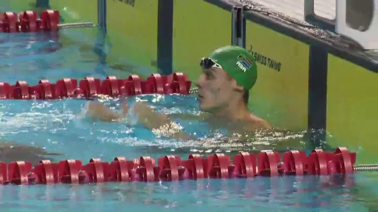 „Nu am de gând să concurez pentru Africa de Sud!” David Popovici, pus pe glume după ce a luat medalia de aur la Campionatul Național de Înot în bazin scurt _1