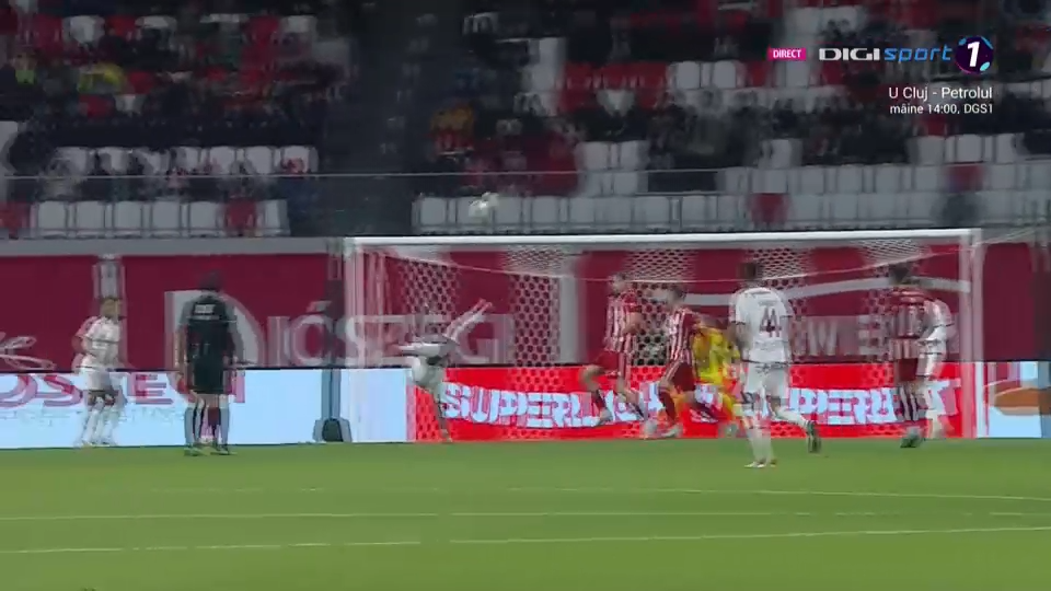 A fost la o bară de un debut spectaculos! Juvhel Tsoumou, execuție spectaculoasă din foarfecă în meciul cu Sepsi OSK_3