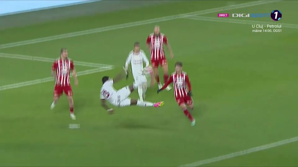 A fost la o bară de un debut spectaculos! Juvhel Tsoumou, execuție spectaculoasă din foarfecă în meciul cu Sepsi OSK_11