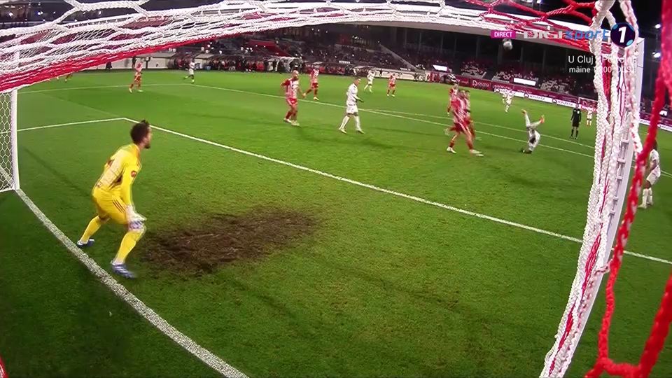 A fost la o bară de un debut spectaculos! Juvhel Tsoumou, execuție spectaculoasă din foarfecă în meciul cu Sepsi OSK_13