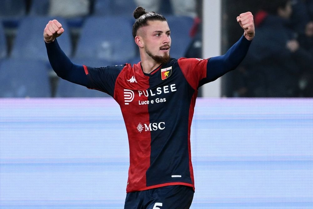 Radu Drăgușin rămâne cu picioarele pe pământ după primul gol marcat în Serie A. Cui i-a dedicat reușita și cele două nume mari de la care 
