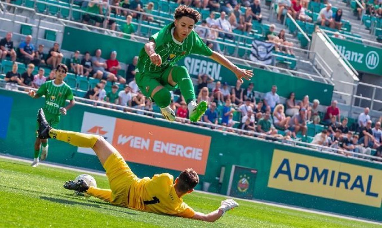 ”Decarul” român de la Rapid Viena prezentat în exclusivitate de Sport.ro, convocat la naționala Austriei! Marco-Barb Dudan își începe aventura la ”Das Team”_1