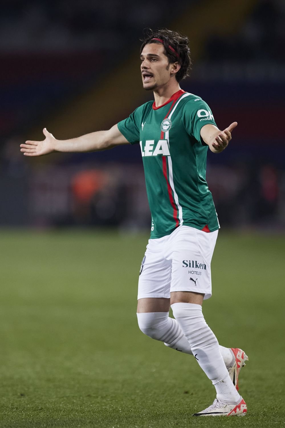 &bdquo;Se aștepta mai mult de la el!&rdquo; Spaniolii, dezamăgiți de forma arătată de Ianis Hagi &icirc;n cele patru luni petrecute la Alaves