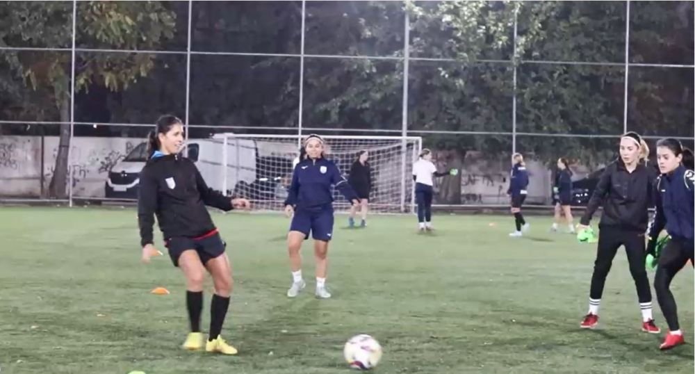 O așteaptă pe Cristina Neagu la fotbal: 