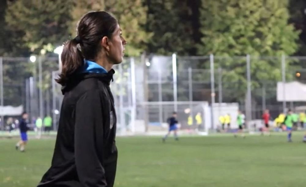 O așteaptă pe Cristina Neagu la fotbal: 