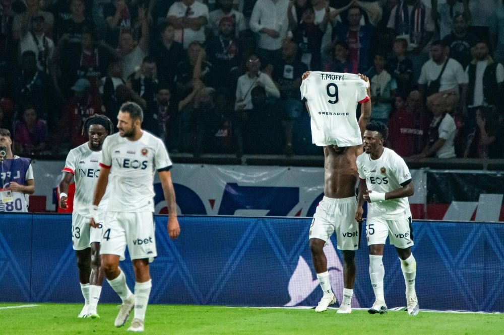 Antrenorul din Bacău care l-a descoperit pe Terem Moffi, ”nașul” lui PSG și golgheterul lui Nice, singura echipă neînvinsă din Ligue 1, revine în România!_3