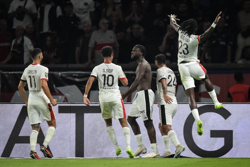 Antrenorul din Bacău care l-a descoperit pe Terem Moffi, ”nașul” lui PSG și golgheterul lui Nice, singura echipă neînvinsă din Ligue 1, revine în România!_4