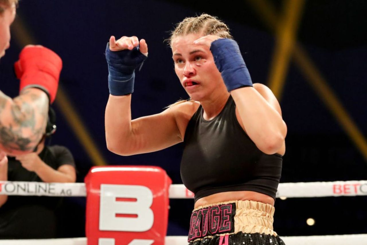 Cea mai sexy luptătoare din MMA a câștigat în 24 de ore mai mult decât în toată cariera sportivă!_15