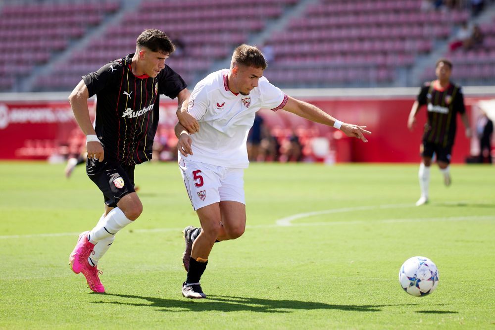 Căpitanul României U19 e născut în Spania și joacă la Sevilla, alături de idolul Sergio Ramos!