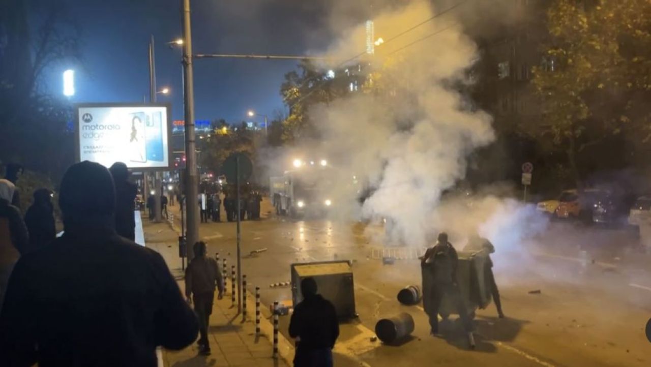 Zeci de răniți și arestați în urma incidentelor violente de la Sofia! A fost haos pe străzi la meciul Bulgaria - Ungaria_8