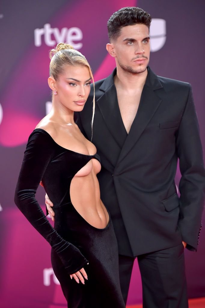 Cea mai sexy iubită de fotbalist nu se dezice! Aproape de accident vestimentar pe covorul roșu + Shakira, fără lenjerie intimă _10