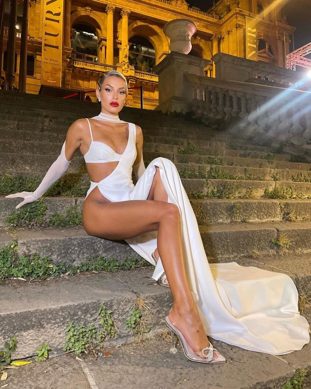 Cea mai sexy iubită de fotbalist nu se dezice! Aproape de accident vestimentar pe covorul roșu + Shakira, fără lenjerie intimă _27