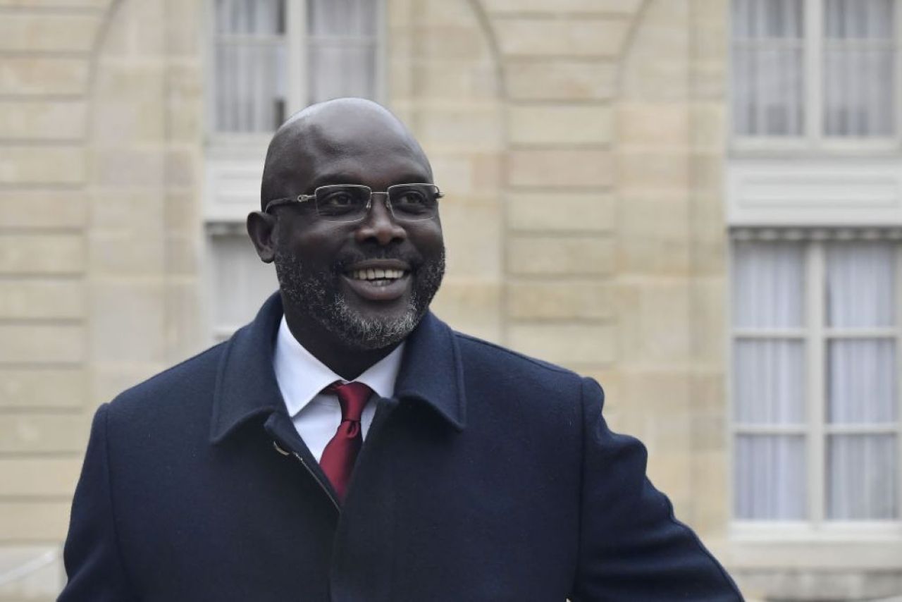 Se reapucă de fotbal? ”Balonul de Aur” George Weah a pierdut alegerile în Liberia! A jucat la națională când era președintele țării_4