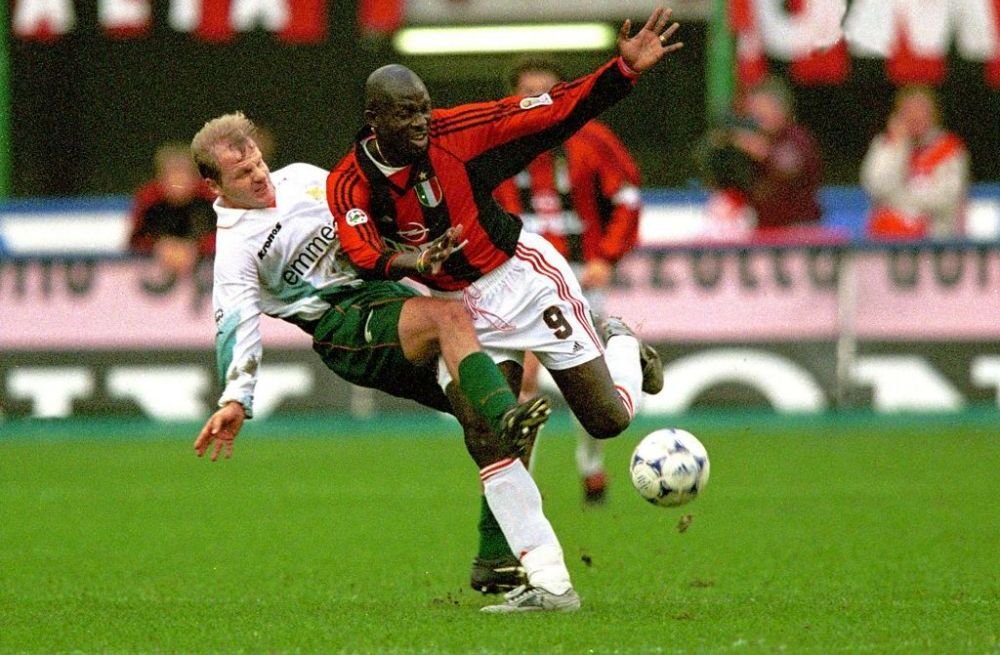 Se reapucă de fotbal? &rdquo;Balonul de Aur&rdquo; George Weah a pierdut alegerile &icirc;n Liberia! A jucat la națională c&acirc;nd era președintele țării