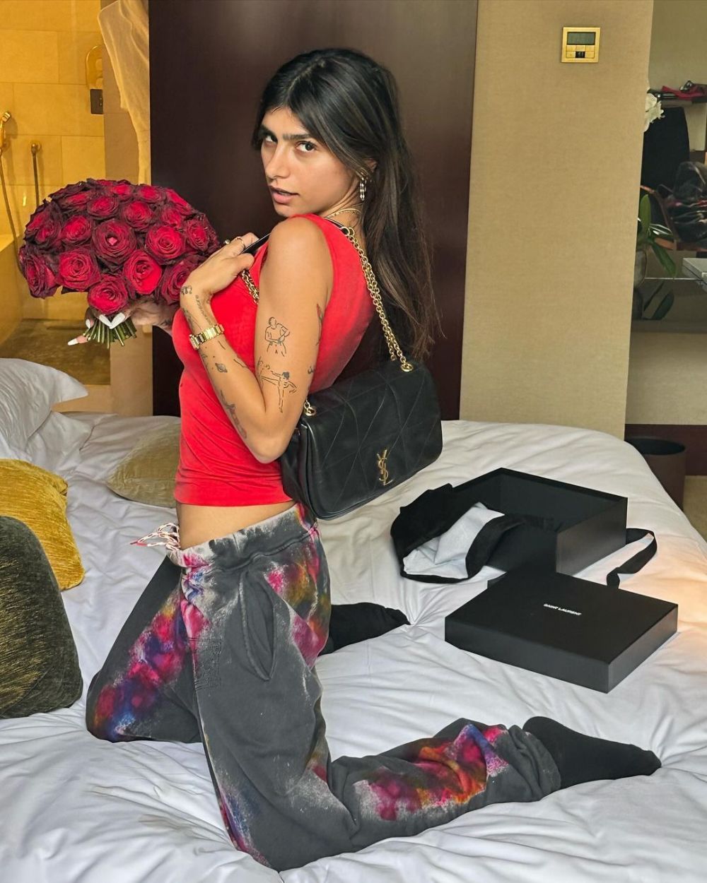Mia Khalifa s-a pozat pe barcă în tricoul echipei favorite din Italia! Clubul a reacționat imediat și i-a lăsat comentariu _15