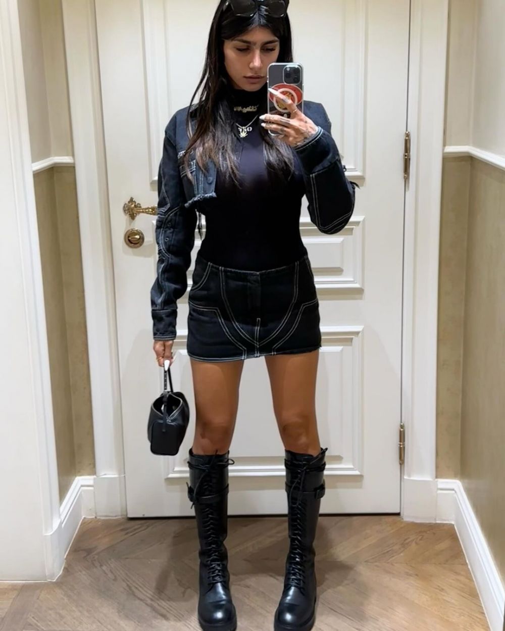Mia Khalifa s-a pozat pe barcă în tricoul echipei favorite din Italia! Clubul a reacționat imediat și i-a lăsat comentariu _19