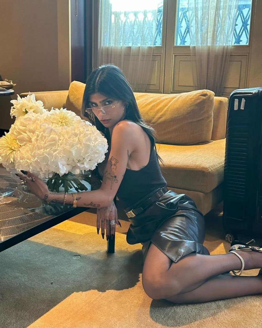 Mia Khalifa s-a pozat pe barcă în tricoul echipei favorite din Italia! Clubul a reacționat imediat și i-a lăsat comentariu _15